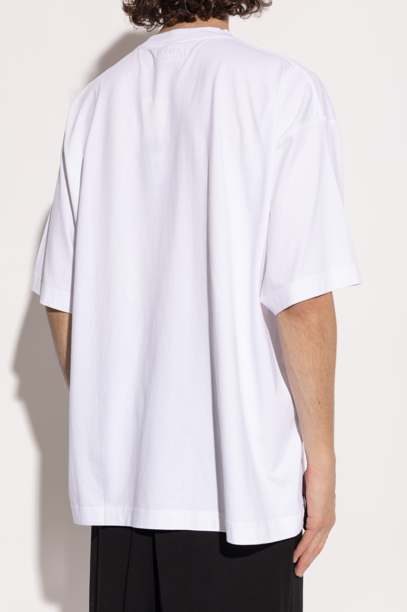 国内発送☆VETEMENTS☆SINGLE OVERSIZED T-SHIRT/WHITE VETEMENTSのホワイト Single オーバーサイズ Tシャツがセール中